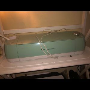 Cricut explore air 2 , carrying bag, tools, vinyl (5)